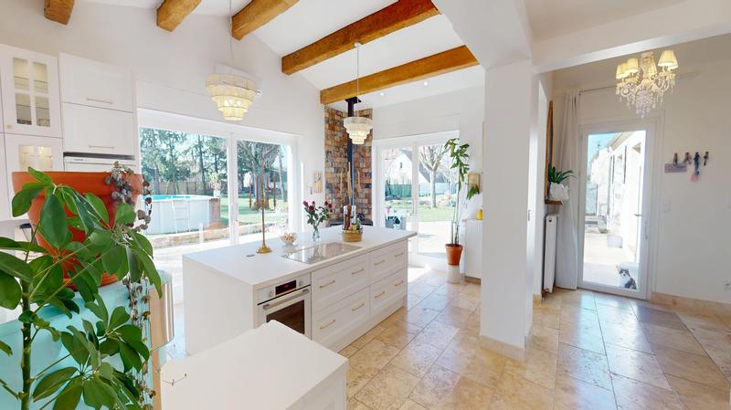 Maison - 241 m² - 8 pièces