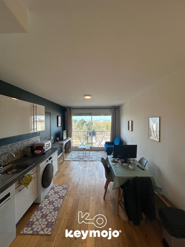 Chambre - 76 m² - 5 pièces