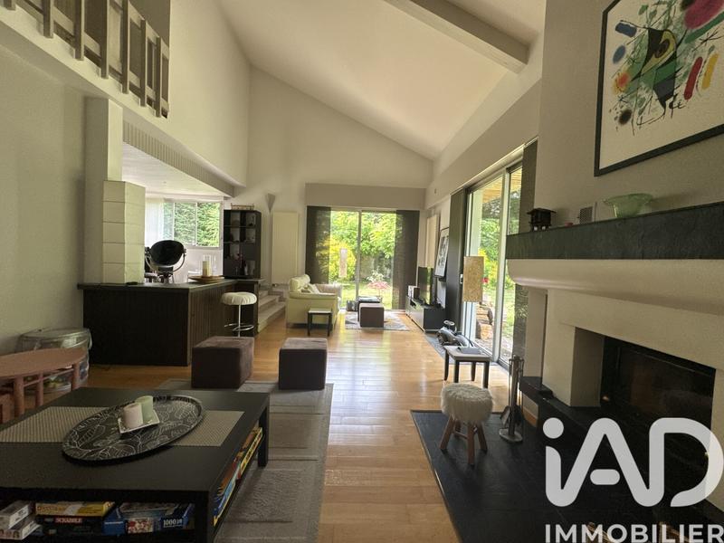 Maison - 245 m² - 9 pièces