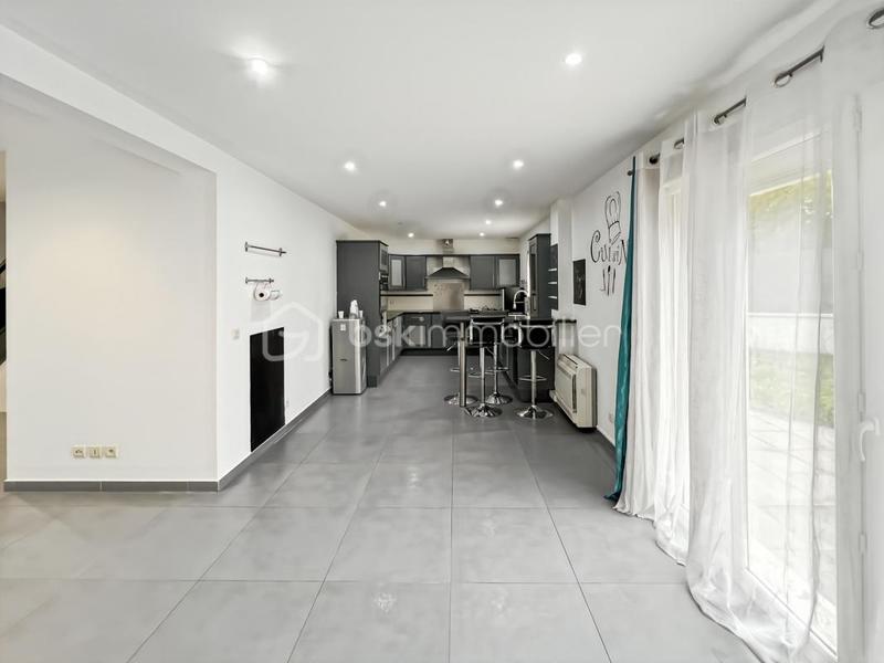 Maison traditionnelle - 106 m² - 6 pièces