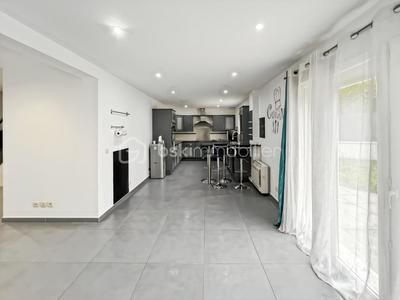 Maison traditionnelle - 106 m² - 6 pièces