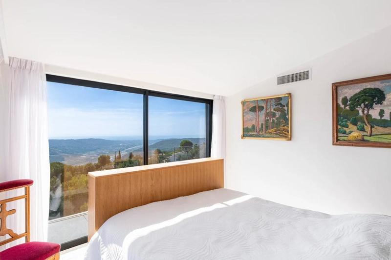 Maison - 233 m² - 8 pièces