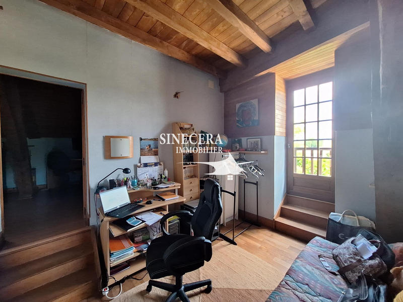 Maison - 230 m² - 8 pièces