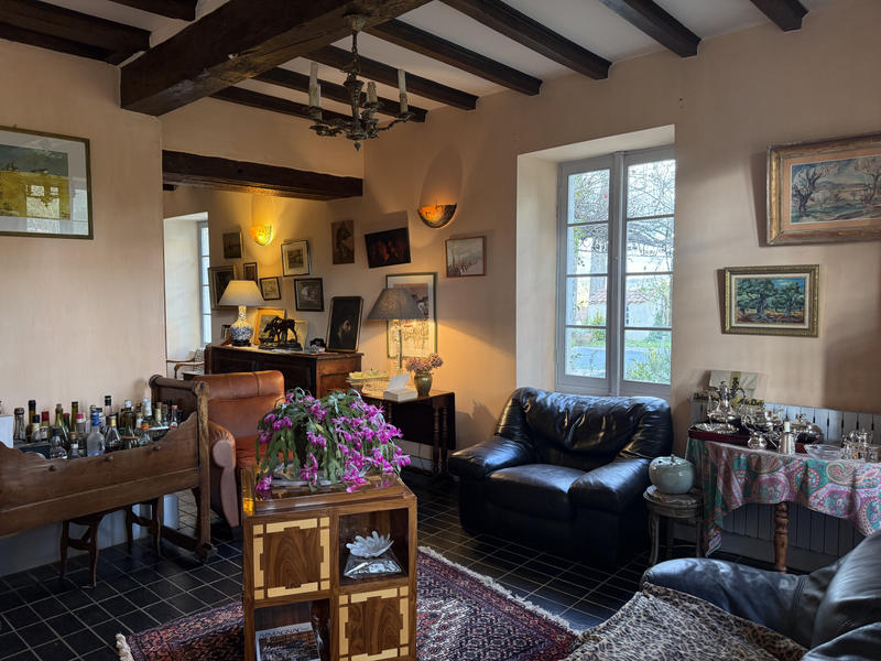 Maison - 322 m² - 18 pièces