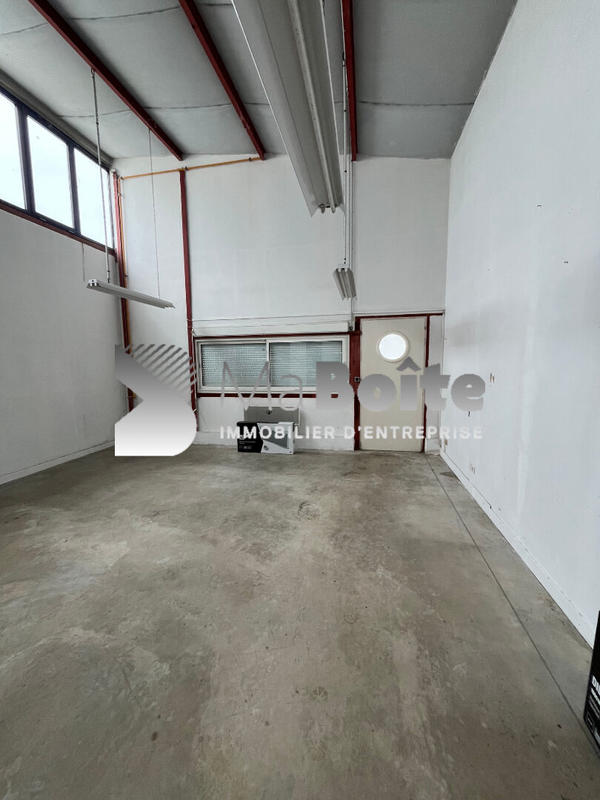 Local d'activité / Entrepôt - 215 m² - 2 pièces