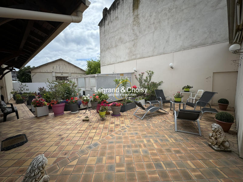 Maison - 340 m² - 8 pièces