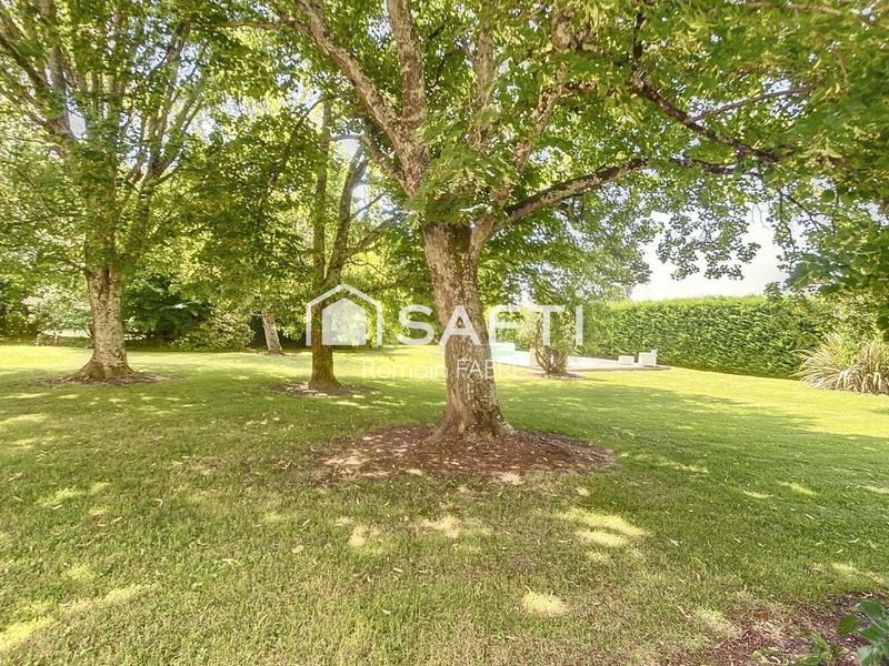 Maison - 280 m² - 8 pièces