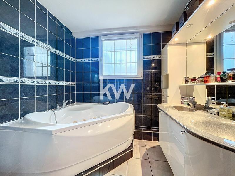 Maison - 200 m² - 7 pièces