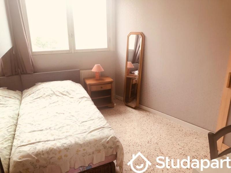 Chambre - 10 m² - 1 pièce