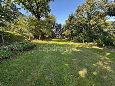 Terrain constructible - 1 800 m²