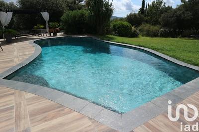 Maison - 220 m² - 7 pièces