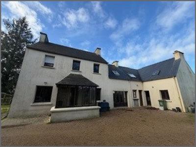 Maison - 176 m² - 10 pièces