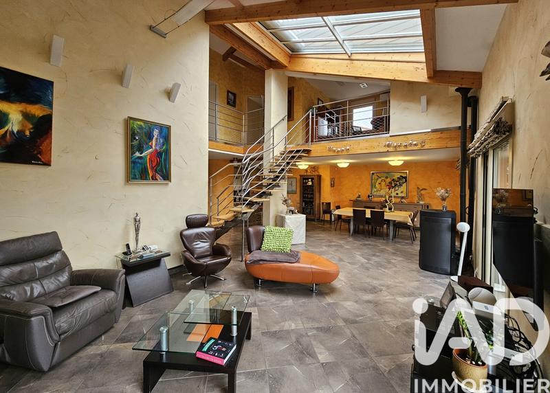 Maison - 210 m² - 7 pièces