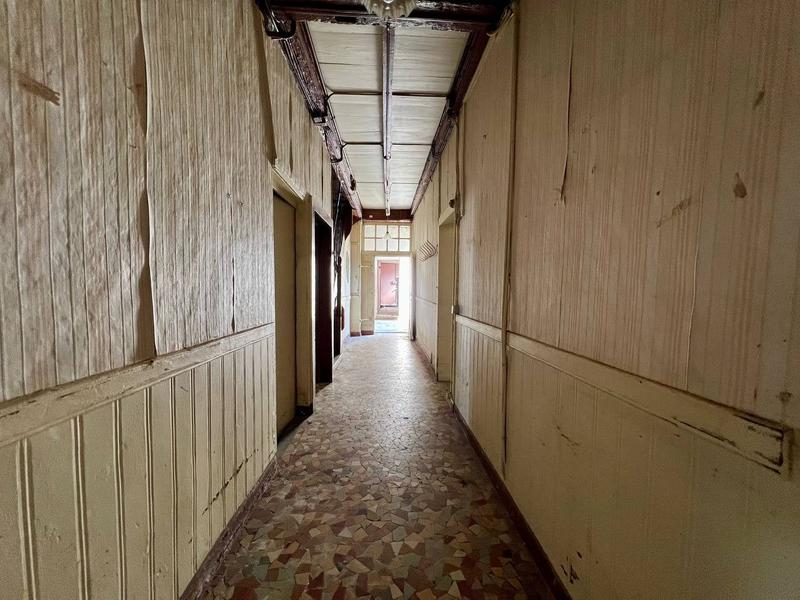 Maison traditionnelle - 270 m² - 10 pièces