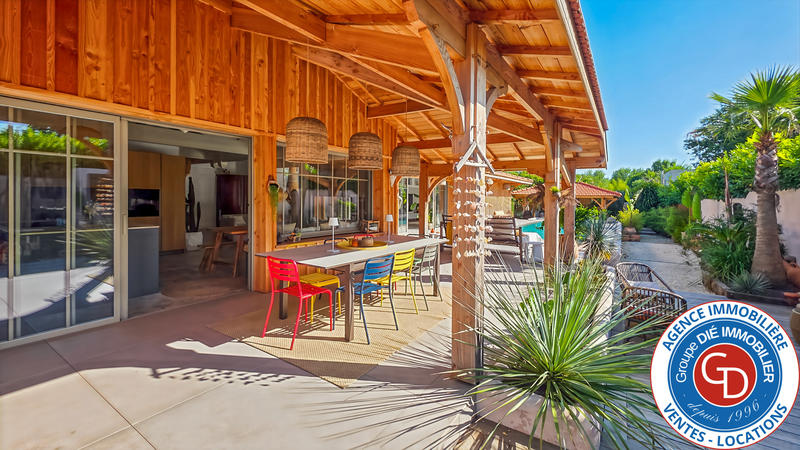 Maison - 250 m² - 6 pièces