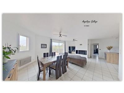 Maison - 99 m² - 5 pièces