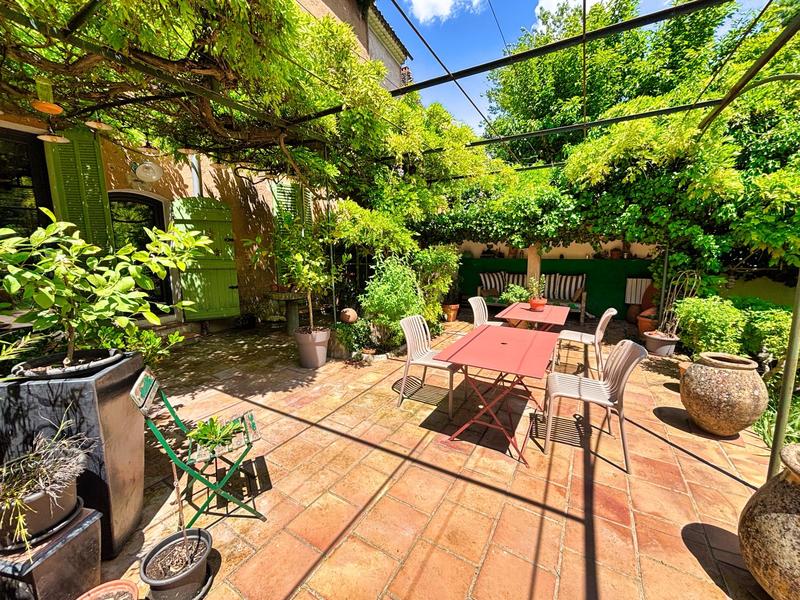 Maison - 482 m² - 14 pièces