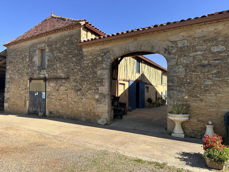 Maison - 375 m² - 17 pièces
