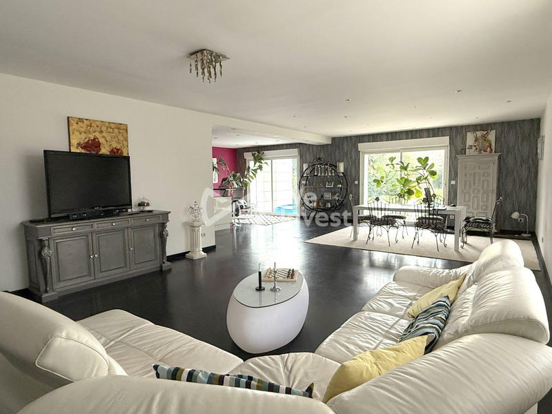 Maison - 215 m² - 6 pièces