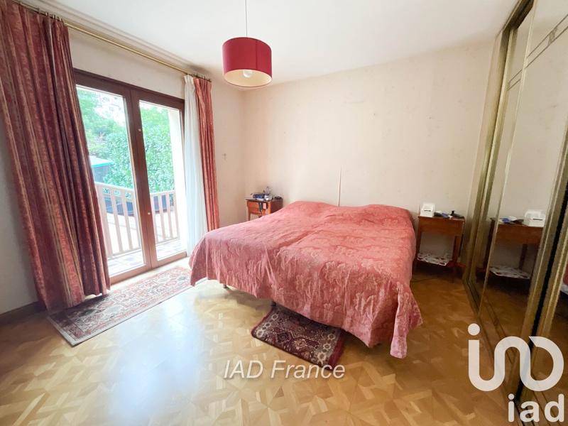Maison - 232 m² - 9 pièces