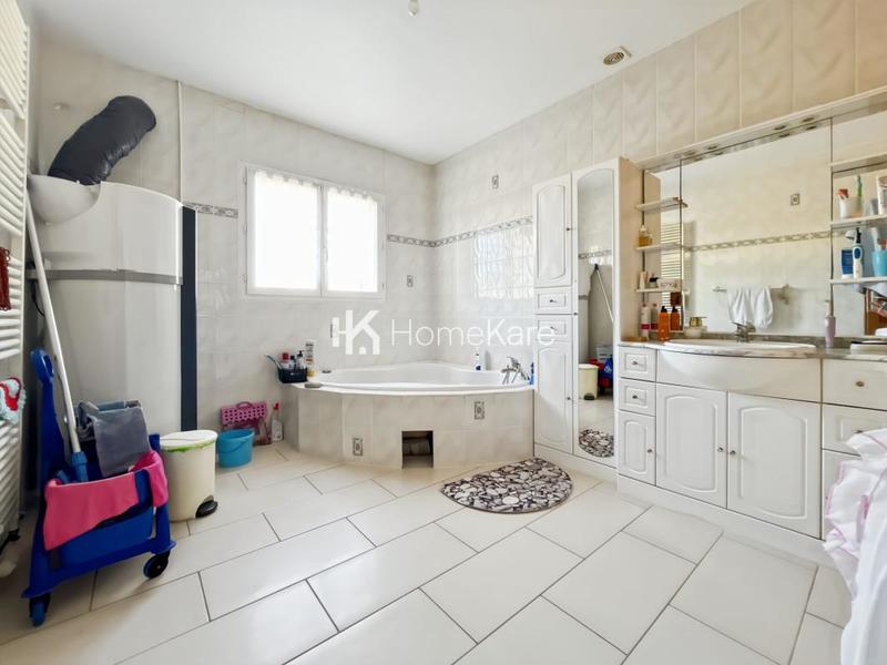 Villa - 230 m² - 10 pièces