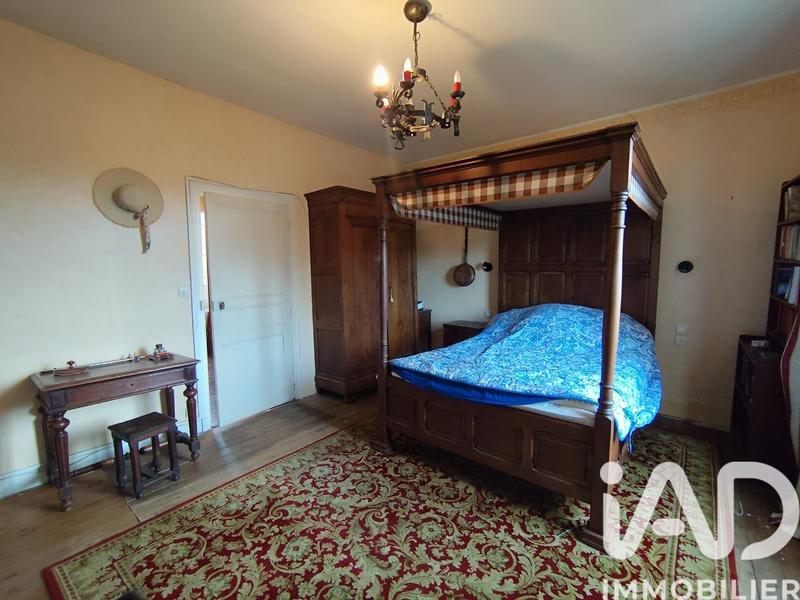 Maison - 240 m² - 8 pièces