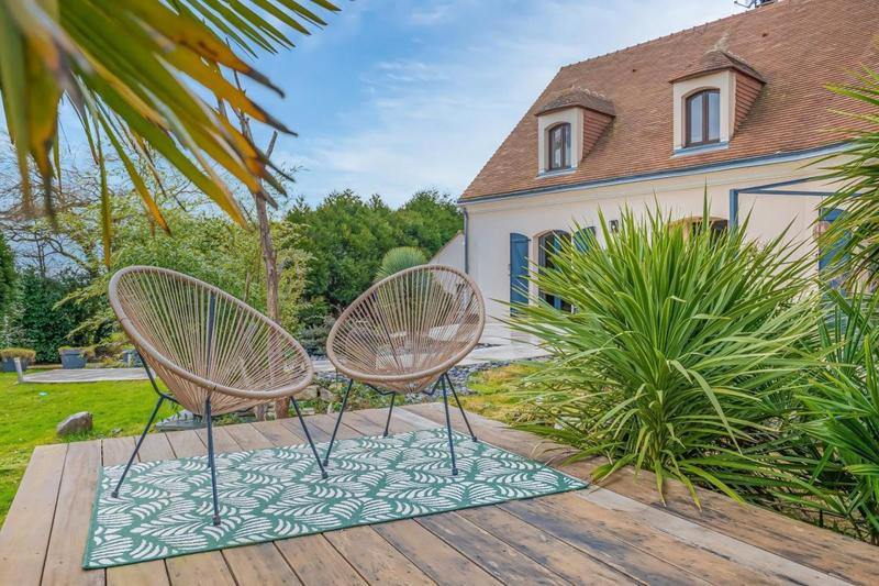 Maison traditionnelle - 210 m² - 8 pièces