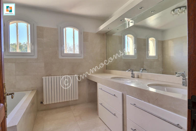 Maison - 180 m² - 5 pièces