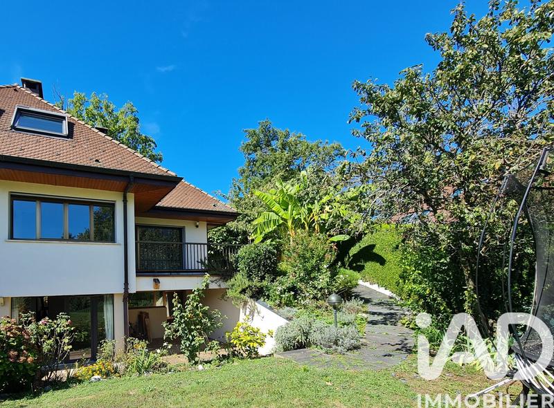 Maison - 234 m² - 9 pièces