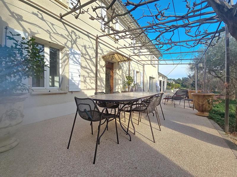 Demeure - 264 m² - 12 pièces