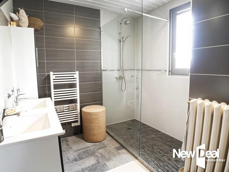 Pavillon - 170 m² - 7 pièces