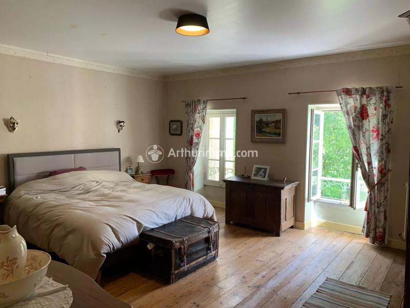 Maison - 300 m² - 8 pièces