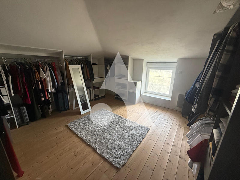 Maison - 260 m² - 6 pièces