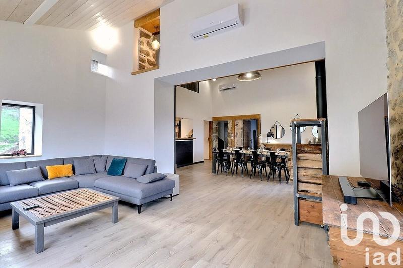 Maison - 215 m² - 6 pièces