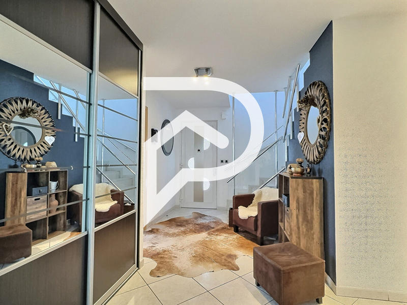 Maison - 200 m² - 7 pièces