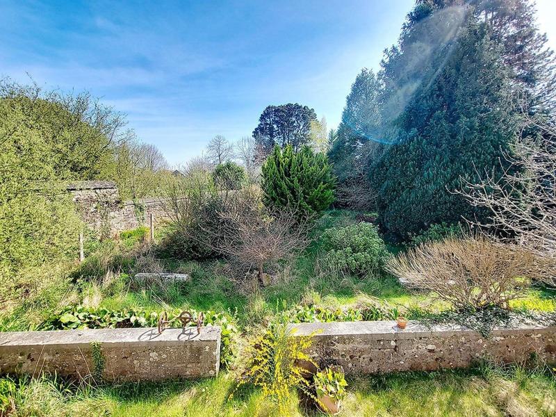 Maison - 270 m² - 12 pièces