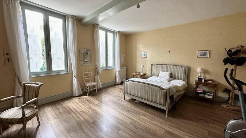 Maison bourgeoise - 380 m² - 12 pièces