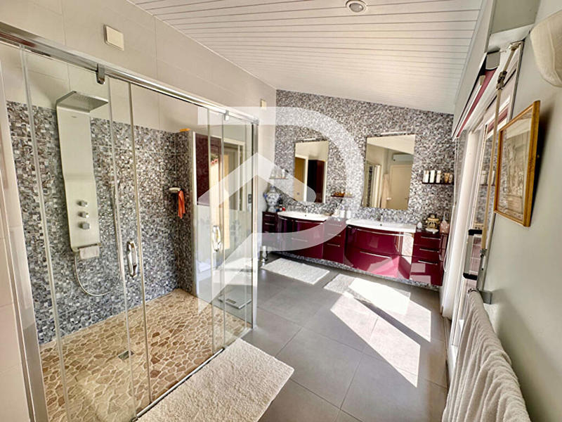 Villa - 290 m² - 8 pièces