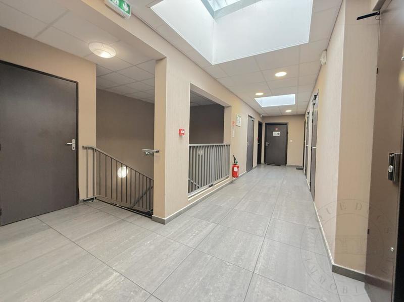 Bureau - 68 m² - 7 pièces