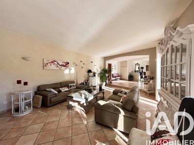 Maison - 260 m² - 7 pièces