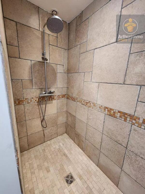 Maison - 286 m² - 9 pièces