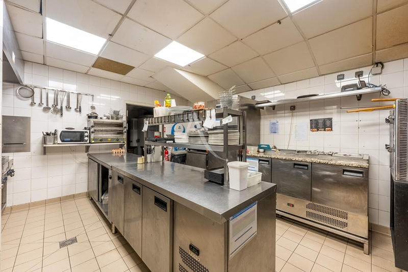 Local commercial - 306 m²