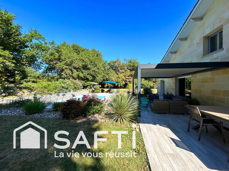 Maison - 223 m² - 8 pièces