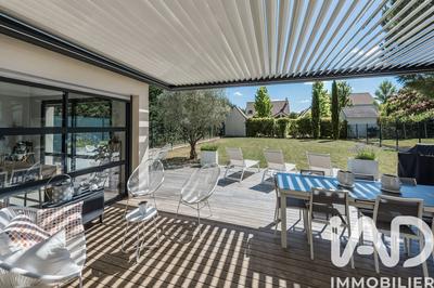 Maison - 225 m² - 8 pièces