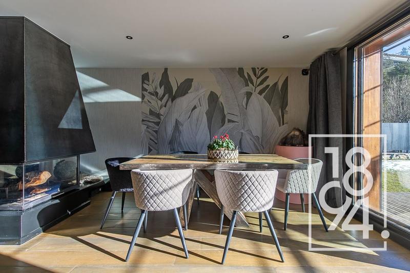 Maison - 235 m² - 8 pièces