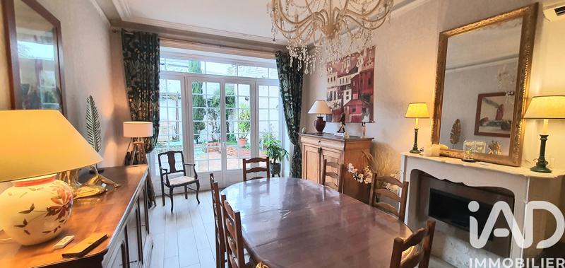 Maison - 250 m² - 10 pièces