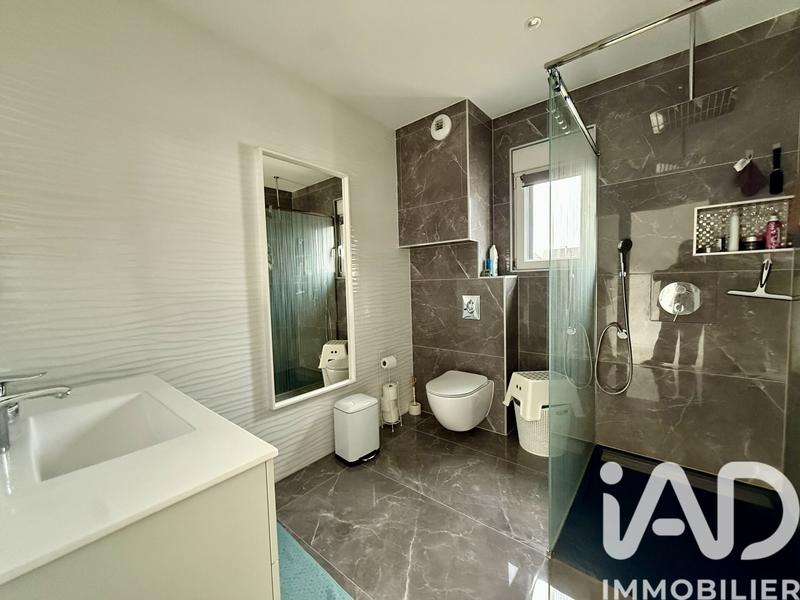 Maison - 214 m² - 7 pièces