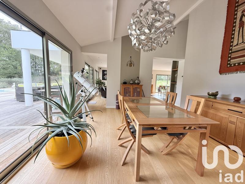 Maison - 210 m² - 7 pièces