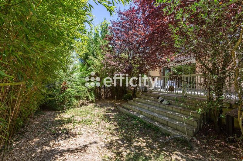 Maison - 497 m² - 9 pièces