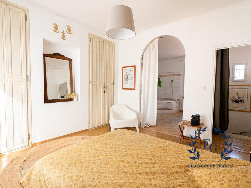 Maison - 252 m² - 7 pièces